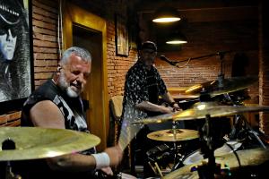 20250425 FOTO male LIVEband Retro Rock Pub MARTIN 02.JPG